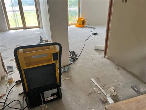 Realizacja 2: profesjonalny sprzęt osuszający w pracy - Stanios Osuszanie