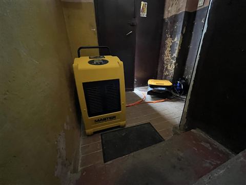 Realizacja: profesjonalny sprzęt osuszający w pracy - Stanios Osuszanie