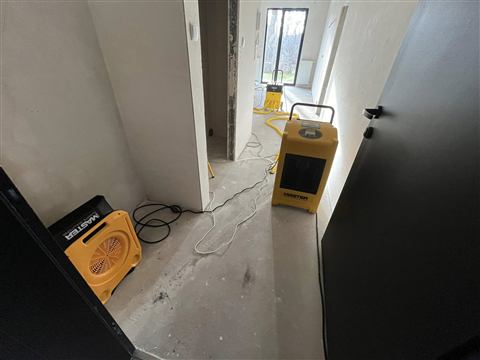 Realizacja 23: osuszacz w trakcie zlecenia - Stanios Osuszanie