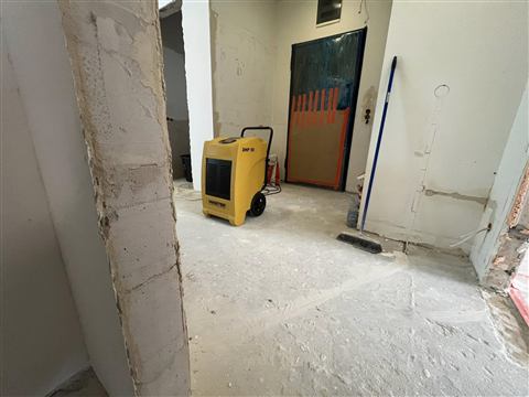 Realizacja: profesjonalny sprzęt osuszający w pracy - Stanios Osuszanie