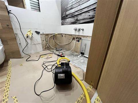 Realizacja: usuwanie wilgoci po awarii wodnej - Stanios Osuszanie