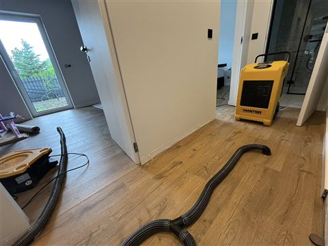 Realizacja 46: usuwanie wilgoci po awarii wodnej - Stanios Osuszanie